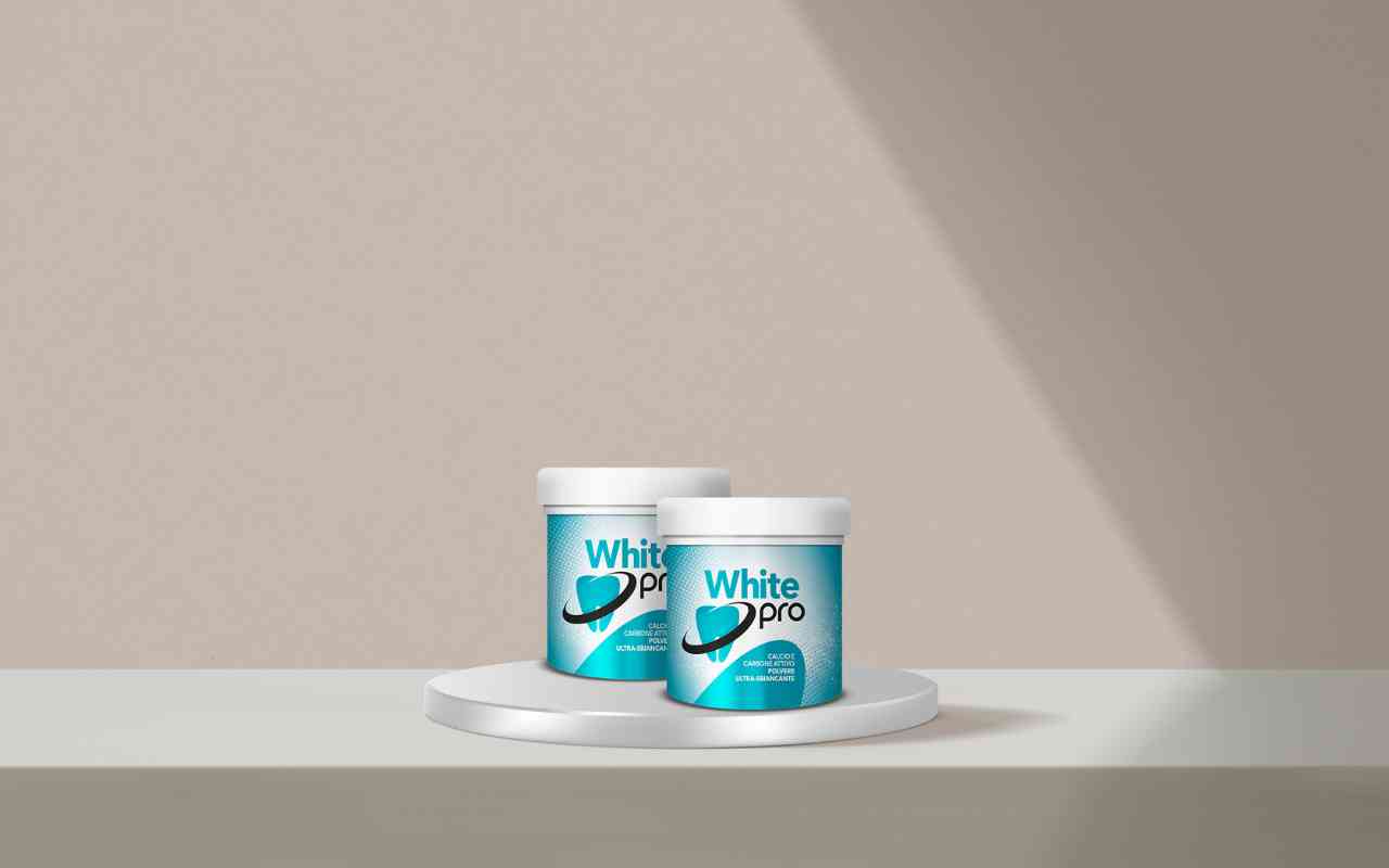 Scopri come avere denti bianchi a casa in modo sicuro con White Pro