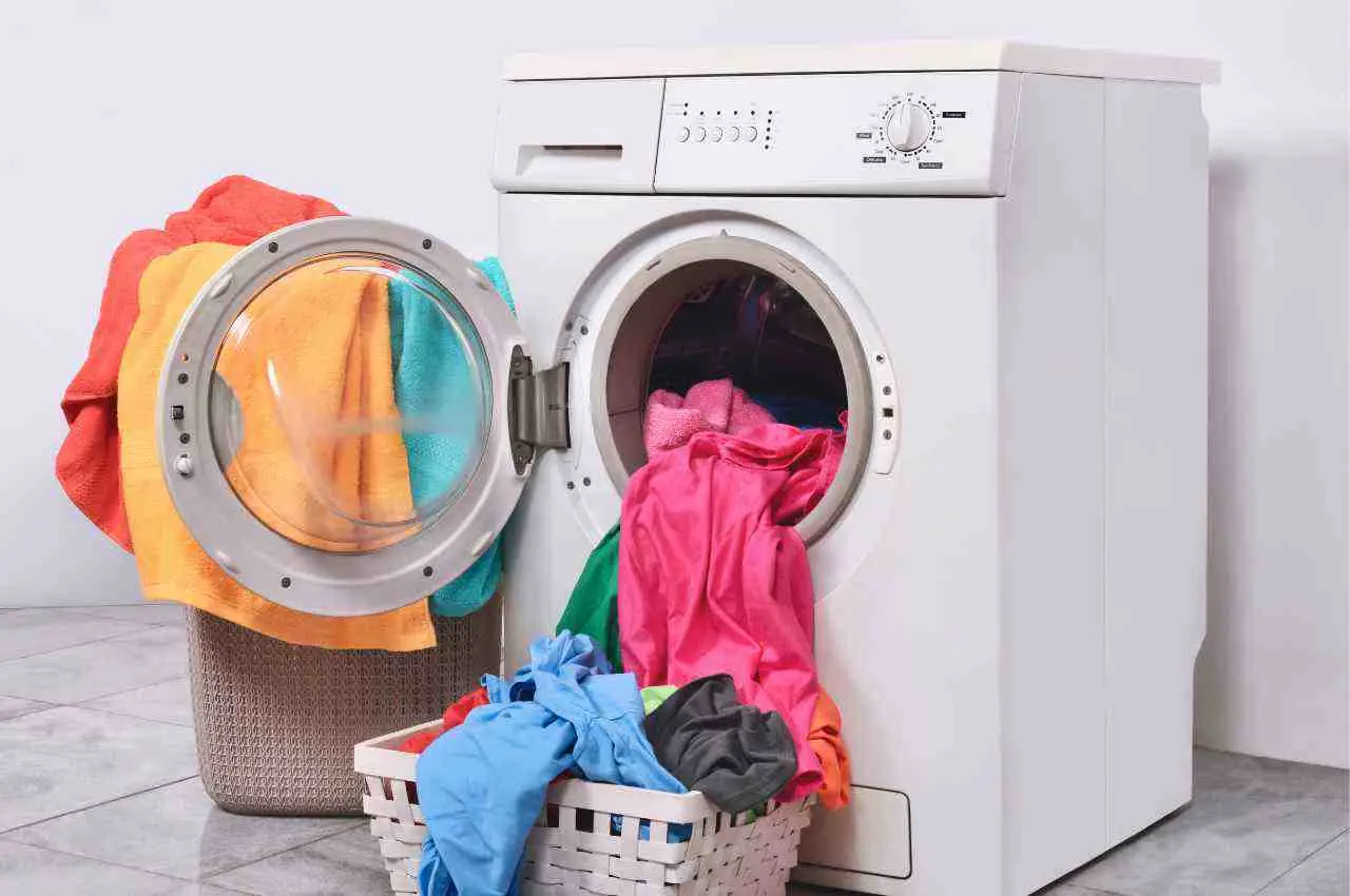 Stai sovraccaricando la lavatrice con le lenzuola: ecco la quantità giusta per un lavaggio perfetto